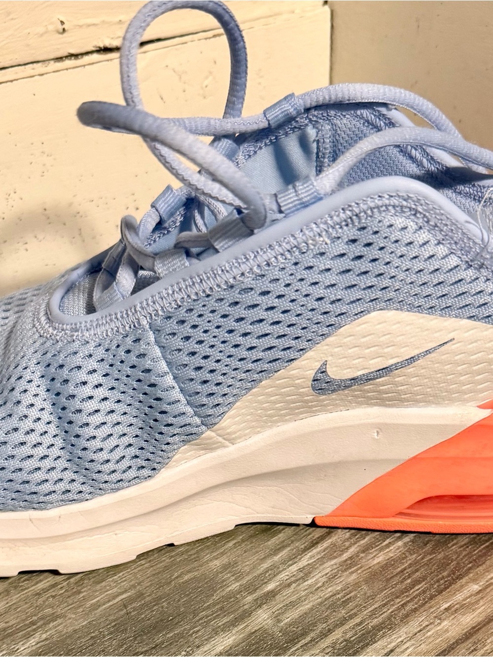 9.5 Women’s Nike Air Max Motion 2